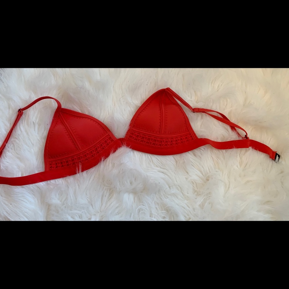 Triangl red top